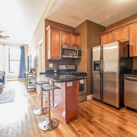 Lovely 2 Bed 3 Miles From Dt W Free Parking Chicago Extérieur photo